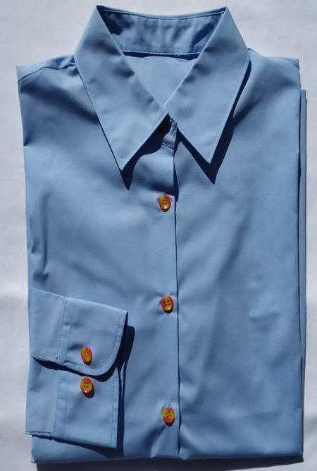 camisa azul clara botones1